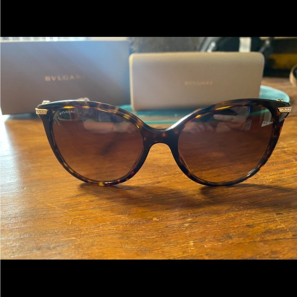 Tortoise brown cat eye bvlgari sunglasses with gold and diamond knotted details - Picture 1 of 2
